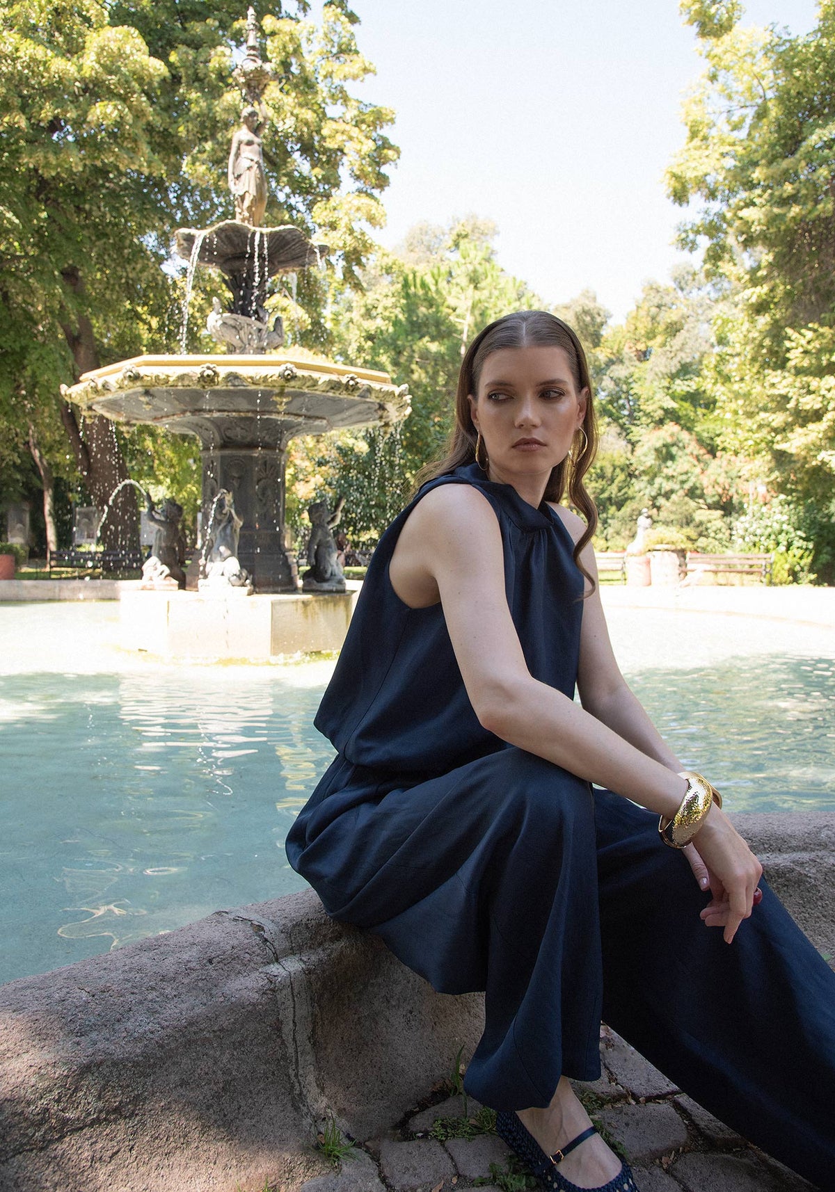 Relaxed Barrel Leg Trousers in Navy