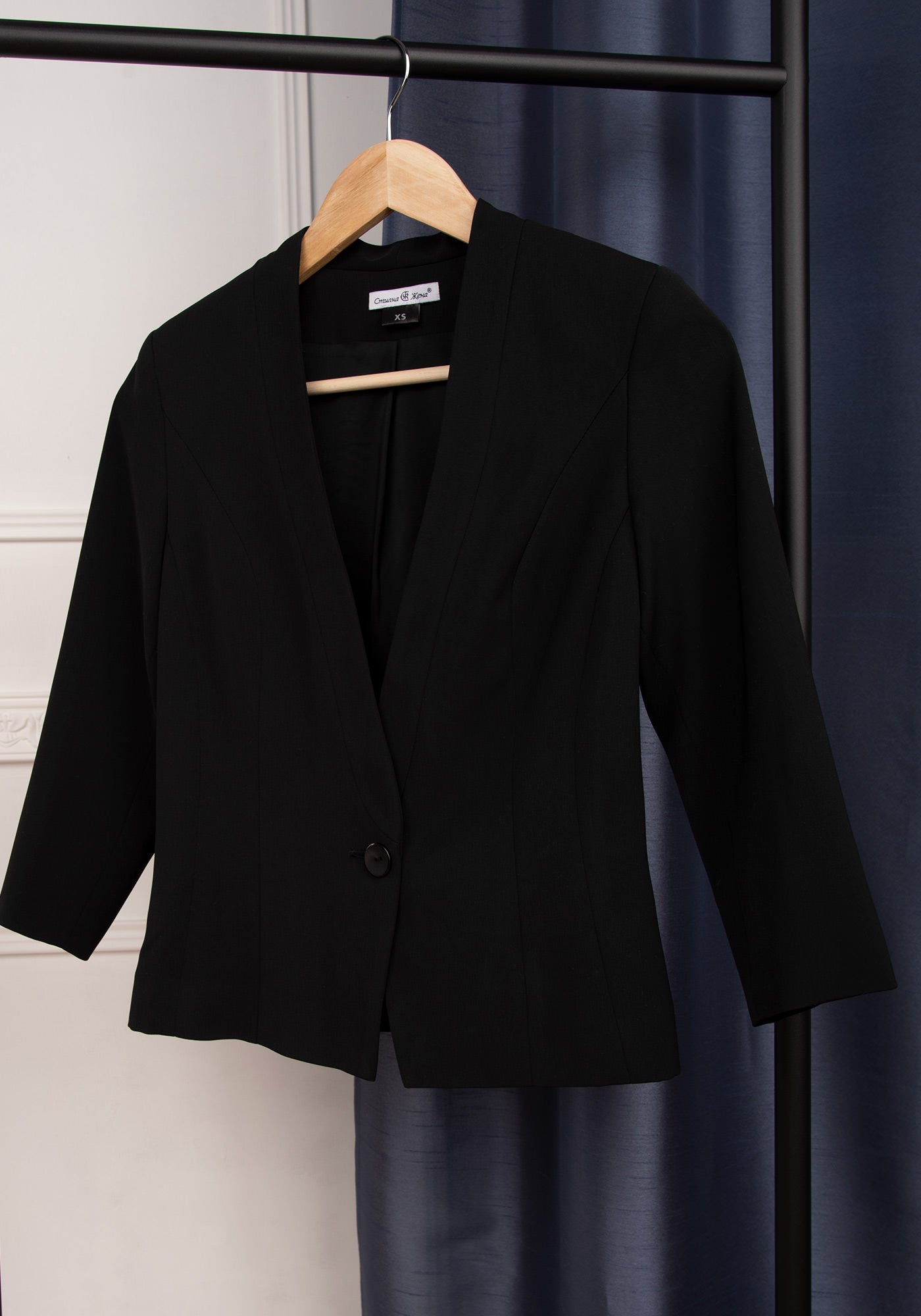 Women's Tailored Single breasted Blazer with Cropped Sleeves in Black