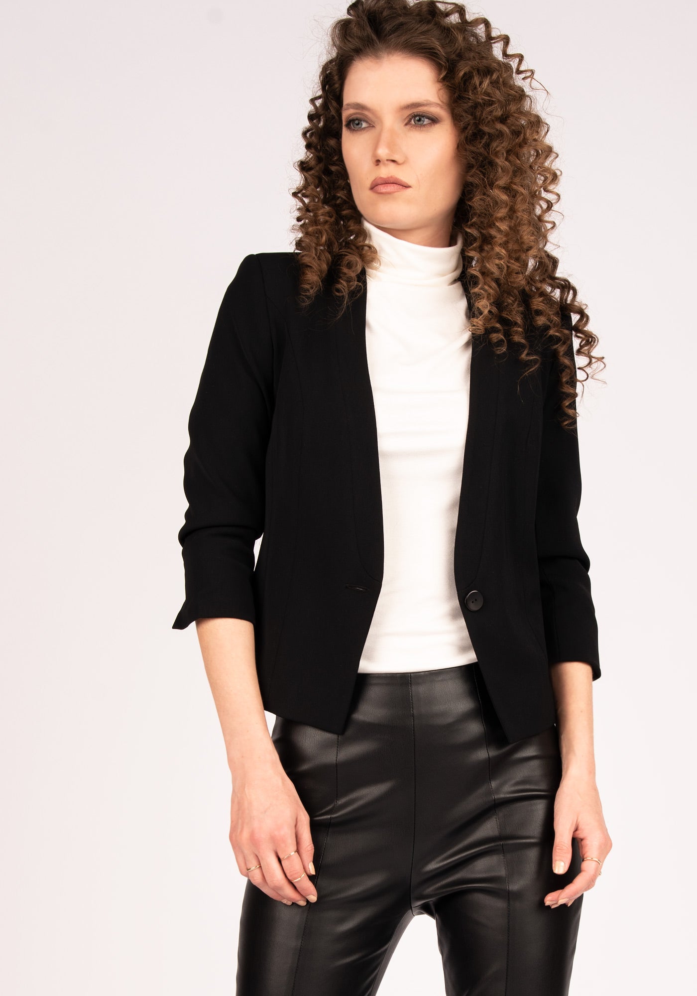 Women's Tailored Single breasted Blazer with Cropped Sleeves in Black