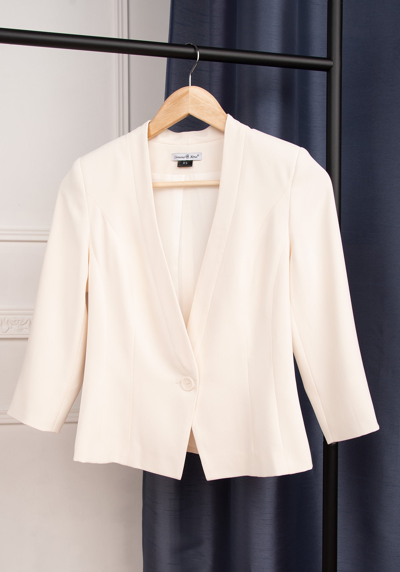 Women's Tailored Single breasted Blazer with Cropped Sleeves in Ecru